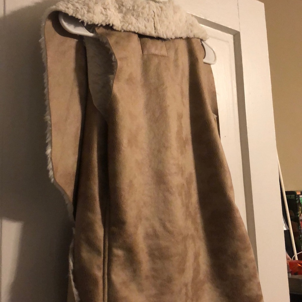 Shearling vest - Picture 7 of 7